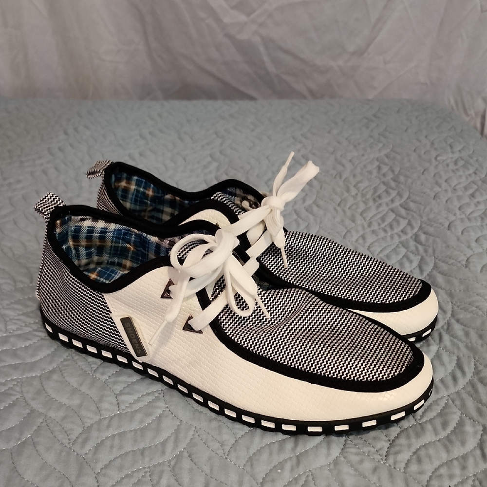 Men's Casual Lace-Up Sneakers in Black & White